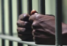 В ТЦ на Терновского 26-летний дебошир с ножом напал на кассира 