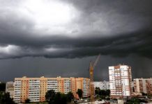 Пензенцы делятся фотографиями грозной тучи, нависшей над городом