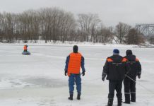 Спасатели достали из Суры тело погибшего мужчины