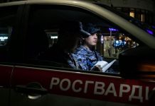 В Пензе возле вокзала пьяные хулиганы избили прохожего