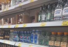 Зареченки украли из магазина водку и коньяк
