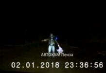 В Пензе мужчина пытался поймать машину топором 