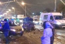 В массовой аварии на Карпинского пострадали 4 человека