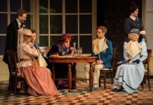 В драмтеатре состоялась премьера спектакля «Тетушка на миллион»