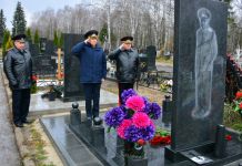 На Новозападном кладбище открыли памятник Александру Пронину
