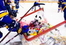 «Дизель» попросил бросать на лед упакованные игрушки