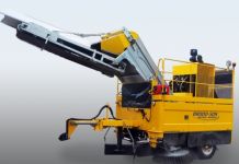 В Заречном убирает улицы мусорный комбайн