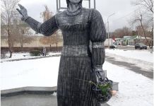 В Нововоронеже демонтируют памятник Аленке
