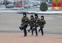 У памятника Победы открыли пост №1