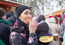 ВЦИОМ назвал самую любимую начинку для блинов у россиян
