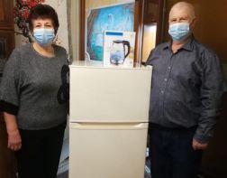 Вакцинированным пензенцам 60+ доставили подарки на дом