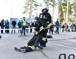 В Заречном прошли соревнования «Пожарный кроссфит»