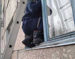 В Пензе спасатели проникли в квартиру и обнаружили труп