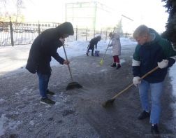 Участникам городского субботника выдадут перчатки и инвентарь