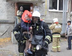 В Пензе из пожара спасли 17 человек и собаку. ФОТО