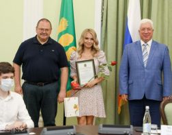 Выпускников Мединститута отметили наградами за борьбу с коронавирусом