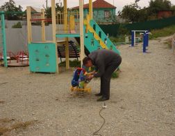 В Пензе починили опасные игровые элементы на детских площадках