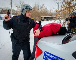Мужчина пытался попасть в Заречный по чужим документам