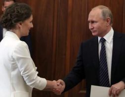 Анна Кузнецова предложила Путину ввести «детский компонент» в оценку работы губернаторов