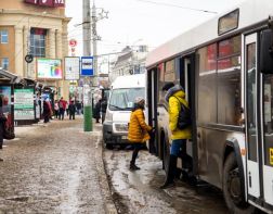 В Пензе из троллейбуса выпала пенсионерка