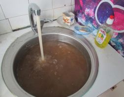 У пензенцев из крана течет "шоколадный коктейль" 