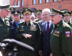 На площади им. Ленина открыли выставку военной техники 