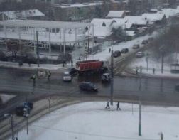 В Терновке под колесами МАЗа погибла пенсионерка. ВИДЕО