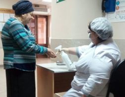 В пензенских больницах пациентам измеряют температуру и дезинфицируют руки