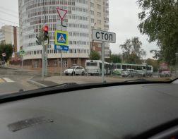 Появилось видео аварии двух автобусов и легковушки на Куйбышева