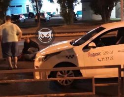 Соцсети: ночью на Проспекте Строителей такси сбило девушку 
