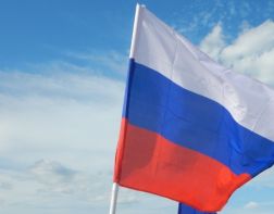Зареченцы проедут по городу с российским флагом