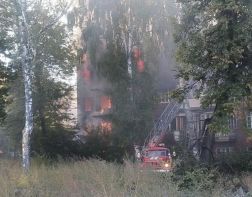 Четырехэтажный дом на Фрунзе тушили 30 человек