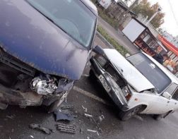 На Сумской произошла жесткая авария двух легковушек