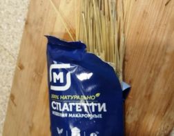 Жительница Засечного пожаловалась на гнилые макароны