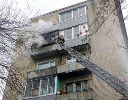12 человек эвакуировали после пожара на ул. Чкалова