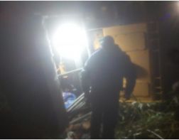 В области асфальтоукладчик съехал в кювет и перевернулся