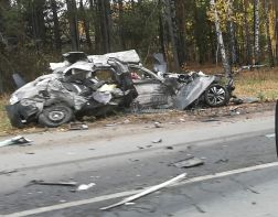 "Lada Vesta" всмятку: на трассе М-5 произошла смертельная авария. ВИДЕО