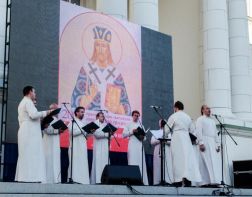 У Спасского собора выступил хор Московского монастыря 