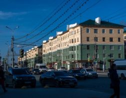 В сети обсуждают наглый маневр водителя иномарки.ВИДЕО