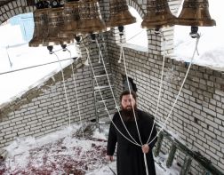 В Зареченском храме освятили колокола