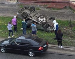 В Пензе на улице Калинина перевернулся автомобиль