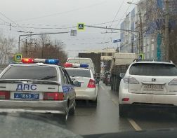 На Свердлова грузовик сбил 70-летнюю женщину