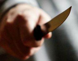 Пензенец ударил ножом сожительницу и ее любовника