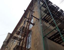 Фасады на Кирова отремонтируют вместе с балконами