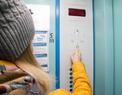 Жильцы дома на Краснова, 45, третий месяц живут без лифта