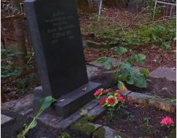 В Пензе вандалы разорили могилу известного ботаника