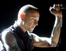 Солист Linkin Park Честер Беннингтон повесился в собственном доме