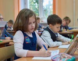 В Заречном спонсоры и благотворители собирают детей в школу