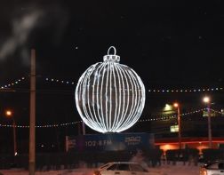 В Пензе появился гигантский новогодний шар 