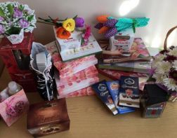 Пензенские девушки хвалятся в соцсетях своими подарками на 8 Марта